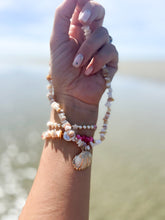Load image into Gallery viewer, Shell Pendant Necklace