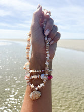 Load image into Gallery viewer, Shell Pendant Necklace