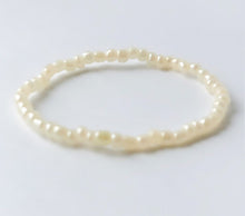 Load image into Gallery viewer, Classic Glass Seed Bracelet